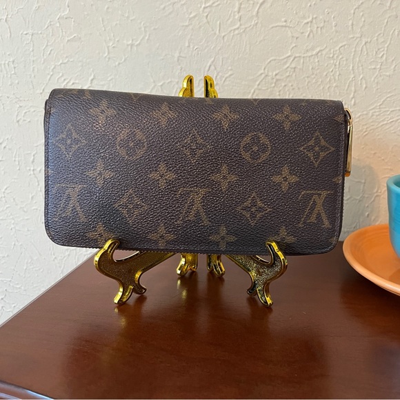 Louis Vuitton Monogram Zippy Wallet - Picture 4 of 16